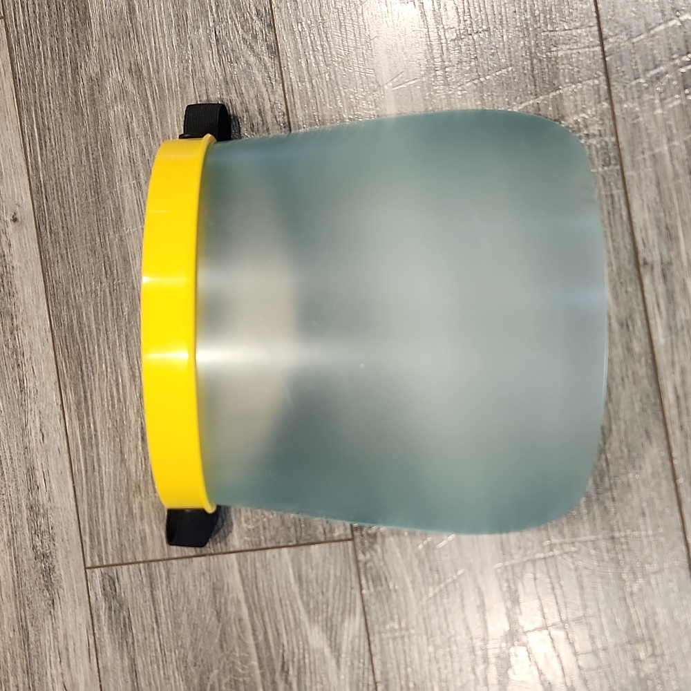 NWOT Plastic Face Shield clear lens with adjustable straps one sz